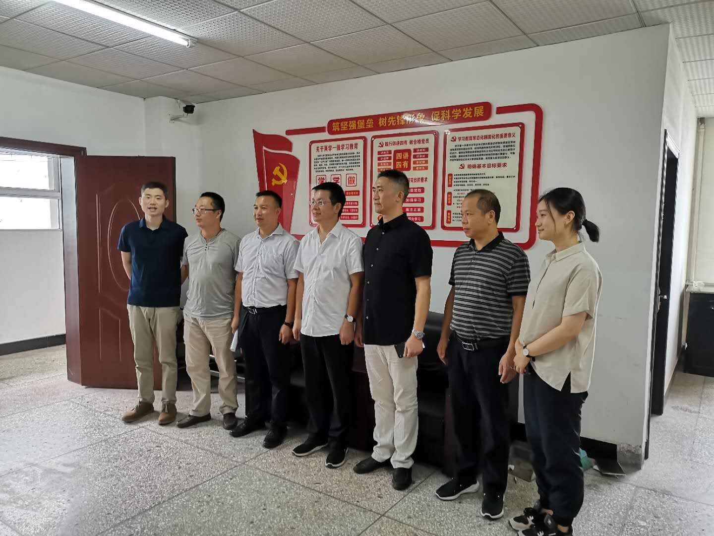 湖南杰奧思公司參加“歐普照明惠山鄉”半導體照明精準扶貧項目捐贈活動